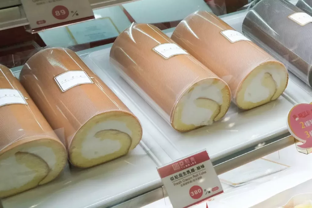 亞尼克插旗信義區，進駐DREAM PLAZA開幕首日冠軍生乳捲只要100元，限量100位快手刀開搶