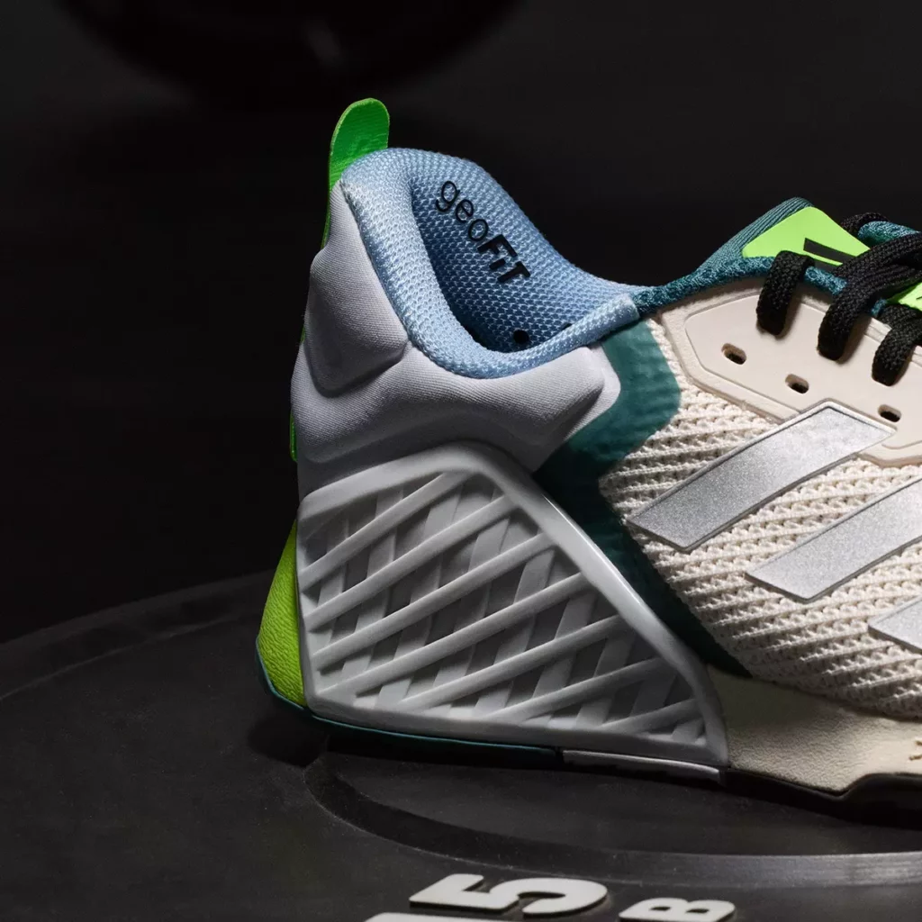 adidas DROPSET 3鞋款搭載TPU側邊支撐結構能鎖定足跟，提供良好的支撐。