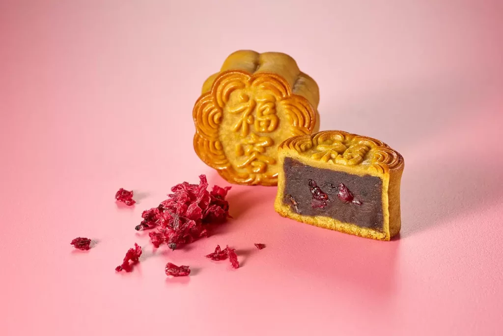 花現紅茶洛神_濃郁紅茶香融合洛神花酸甜果韻，入口平衡不膩，餘韻悠長