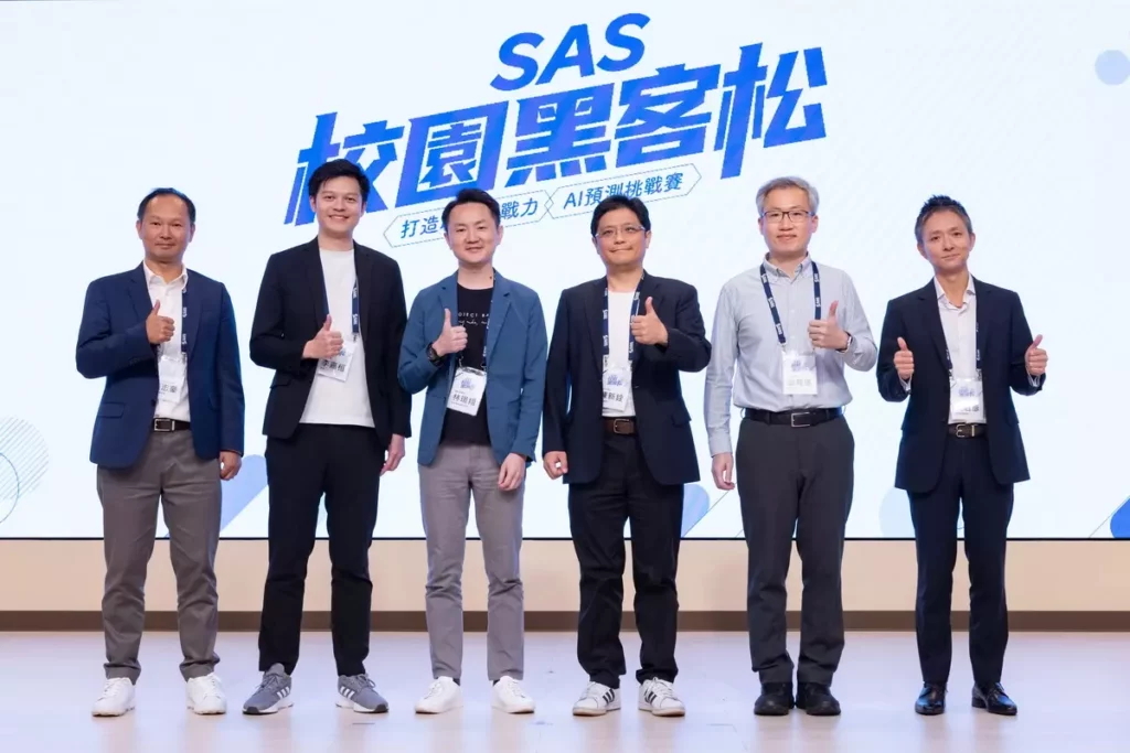 SAS攜手三家金融業龍頭分享AI應用成果，由右至左為 SAS台灣金融事業群業務副總經理 劉君彥（右一）、永豐商銀零售企劃部資深經理 翁育德（右二）、 SAS台灣副總經理 陳新銓（右三）、 遠東商銀個金行銷發展部 數據策略資深經理 林璟翔（左三）、國泰人壽數據暨人工智慧發展部經理 李嘉桓 （左二）、SAS製造事業群業務副總經理 張志豪（左一）