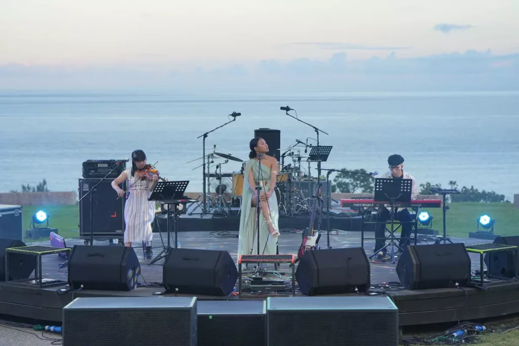 LÜCY演出