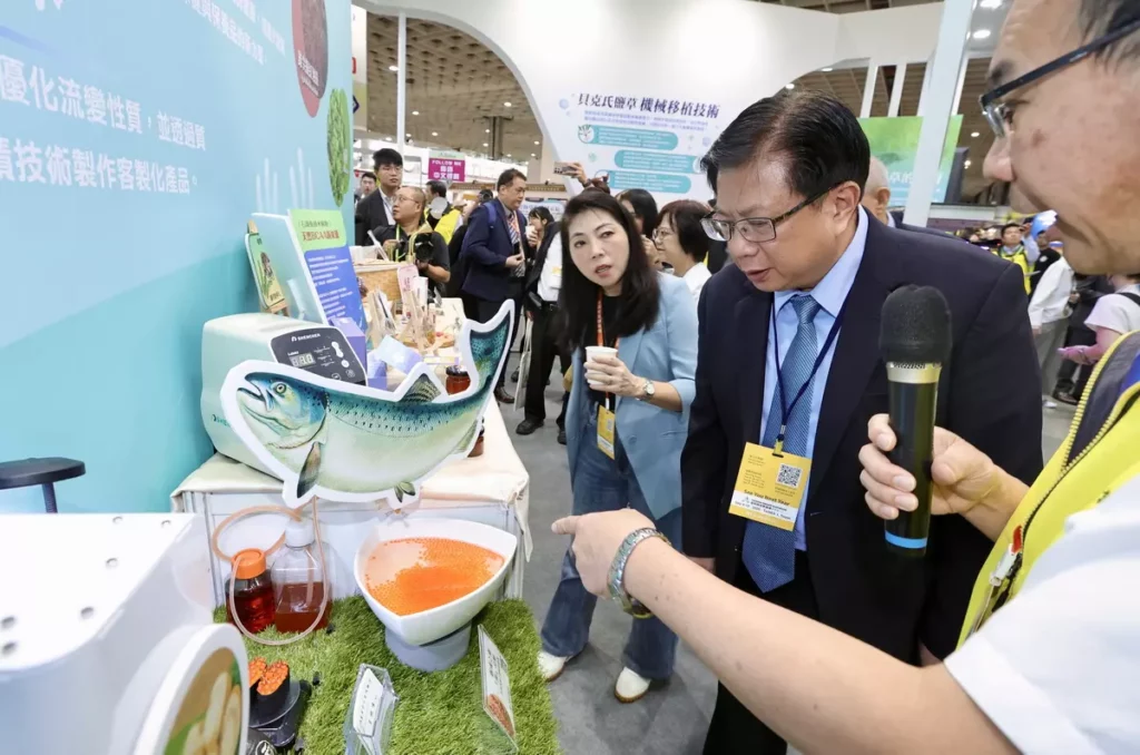 次長參觀最新智慧農業成果