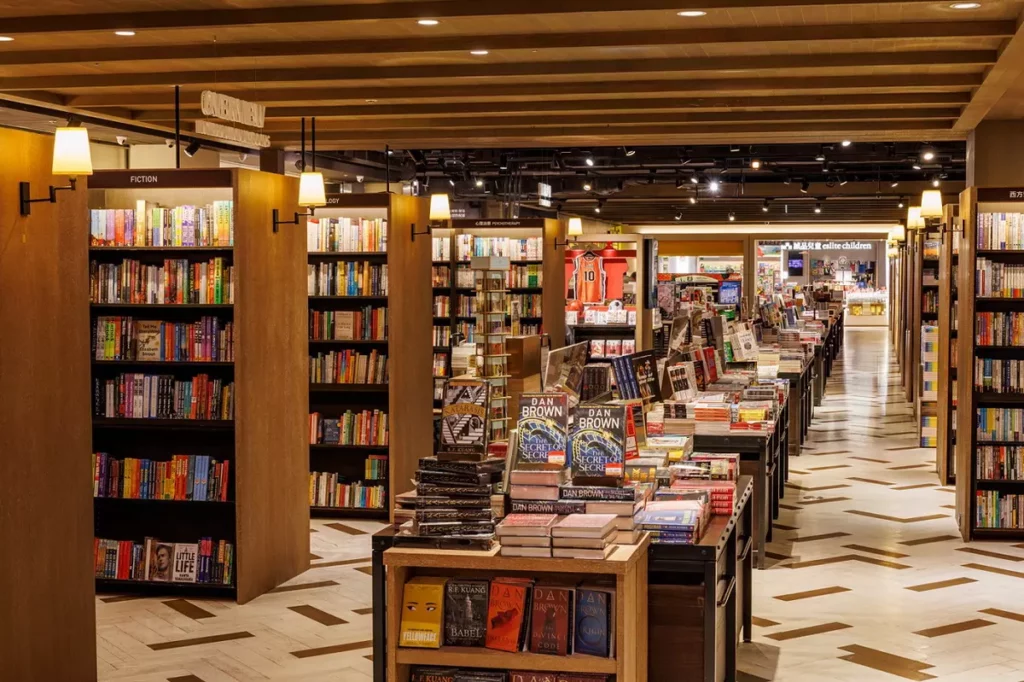 誠品松菸24小時書店書量擴增1成達25萬冊，全新「40米閱讀長廊」，更承襲信義大尺度空間感，延伸閱讀想像。