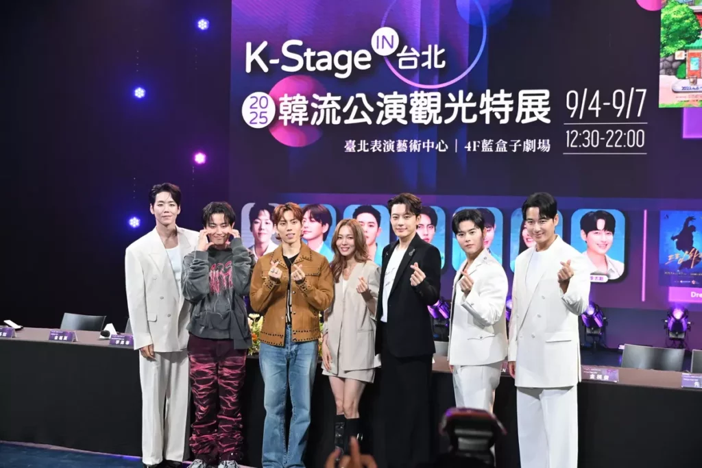 演員大合照