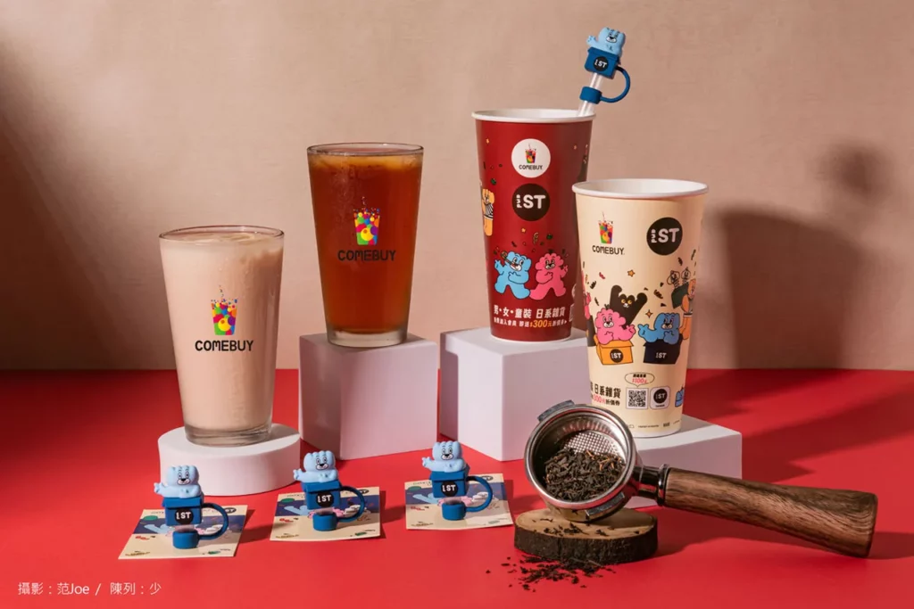 COMEBUY小葉紅茶，時尚聯名(and-ST)購買限量小葉紅系列五杯，即送(餃貓造型吸管套)