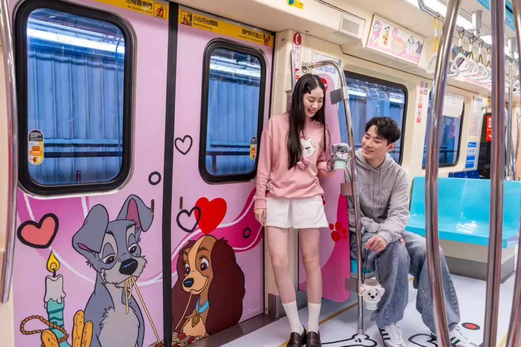 台北捷運公司也結合迪士尼貓狗角色打造主題彩繪列車，即日起至12月31日萌力登場！