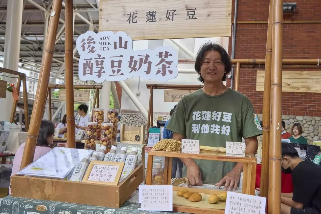 里仁「2025永續飲食生活節」舉辦低碳蔬食市集，邀民眾支持在地小農雜糧復育。