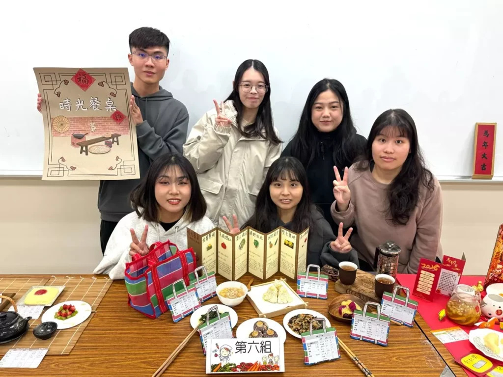 學生以古早味餐桌為發想，回應長者進食需求，展現貼近生活的專業用心。（圖/中山醫大提供）