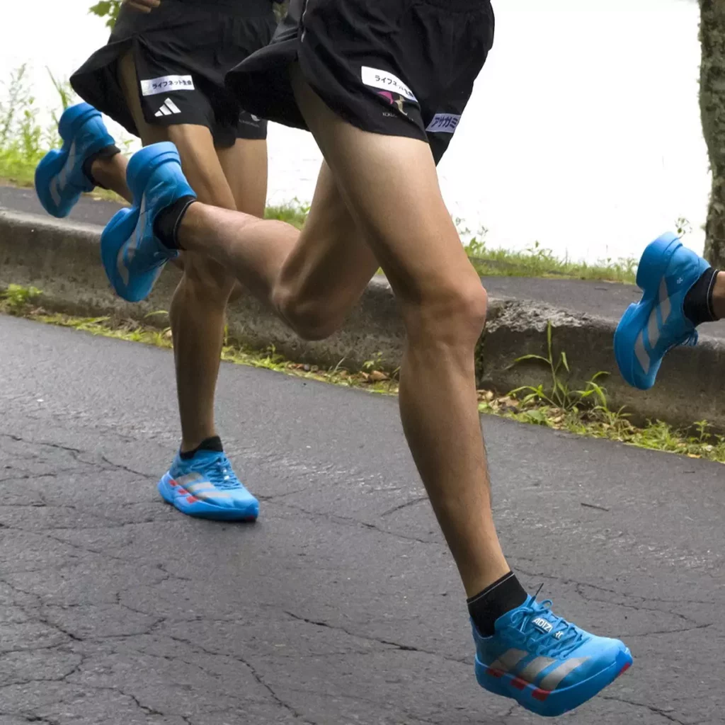 adidas箱根驛傳限定配色「飛躍湖影」全新亮相！ ADIZERO冠軍跑鞋家族 六大鞋款齊換新色！
