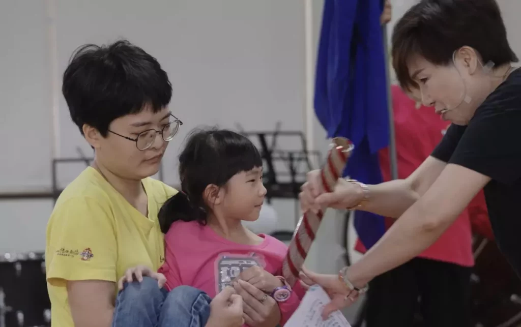 國小學童也參與戲劇演出,親身體會尊重生命意義