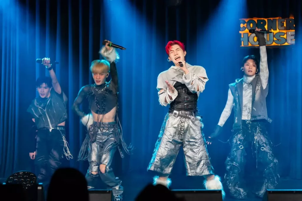 VERA全場表演26首曲目，大展歌喉及舞蹈堅強實力