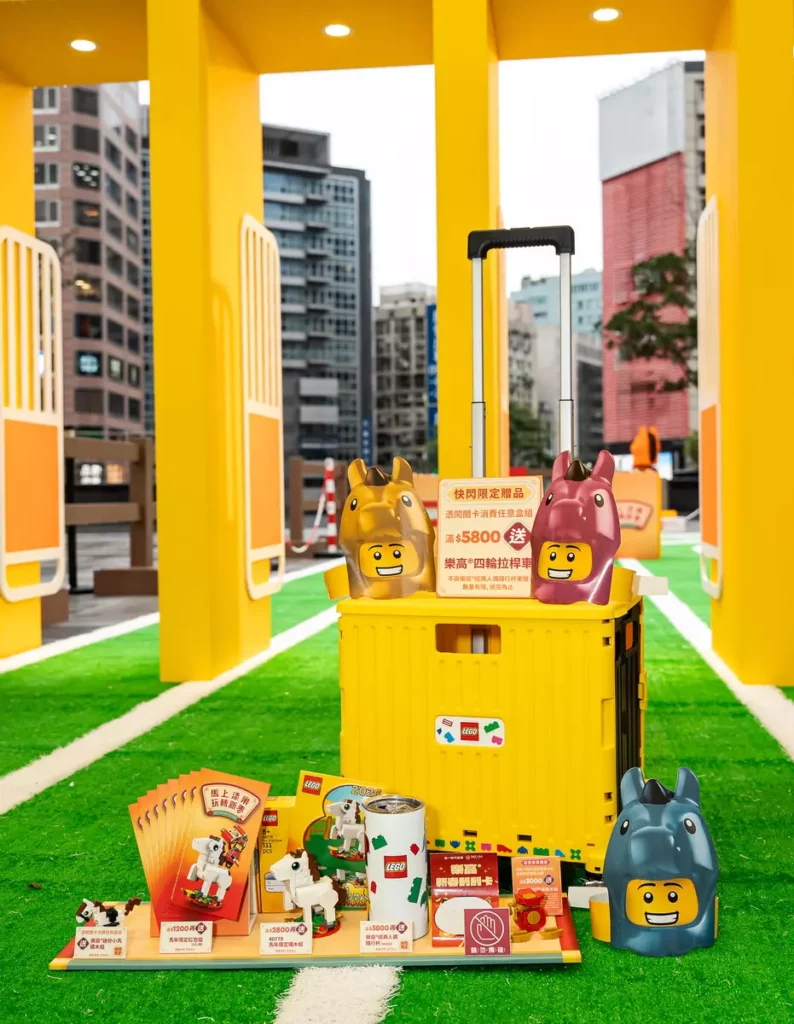 「樂高®馬上添樂 玩轉新春」熱鬧登場!團體闖關、親子工坊打造全新新春玩樂體驗 2 活動期間樂高同步推出多項期間限定滿額贈禮,為新春購物增添滿滿驚喜。