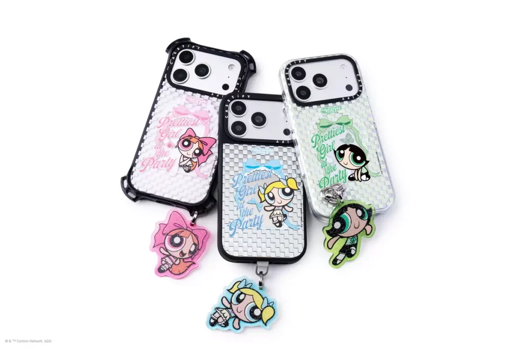 凡購買飛天小女警吊墜盲盒四入套組，即可獲得「童趣花園 Charm Keychain」串珠鑰匙圈一個（數量有限，送完為止），舉手投足盡是軟萌夢幻的少女氣息