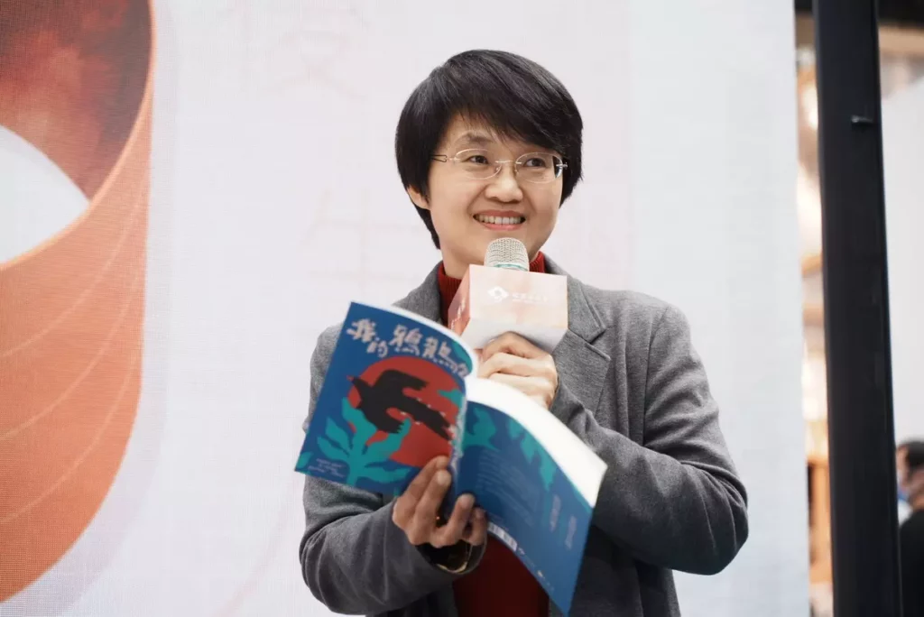 客委會古秀妃主委推薦以經典與當代對話的客籍作家新書。