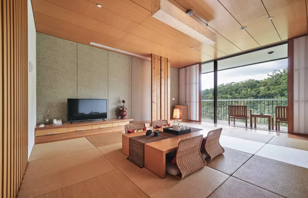 礁溪老爺酒店「開工in援」住房專案，官網預訂和式山景三人房一泊二食16,568元起，闔家出遊共享慢活時光首推。圖/老爺酒店集團提供。