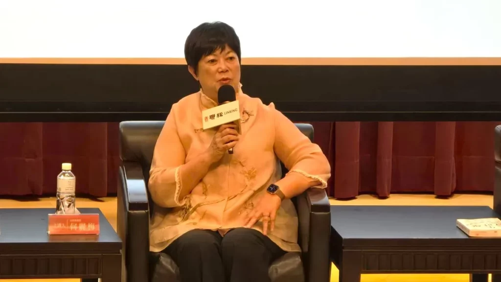 何麗梅表示,壓力源自個人的主觀感受,並分享自身觀察指出,凝望天空之際,更能體會人的渺小與時間流轉不息,萬事終將過去;因此,苦難的到來亦蘊含其正向意義。(圖/陳惠玲攝影)
