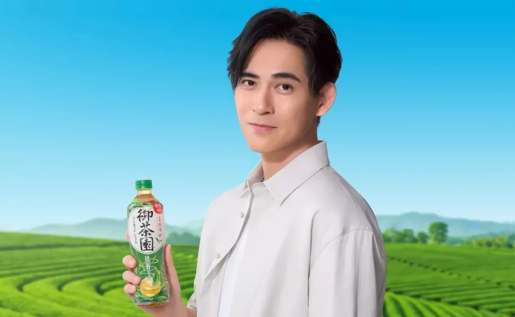 御茶園產品全面升級，換上全新包裝，也增加容量、更大瓶，更邀請周渝民代言