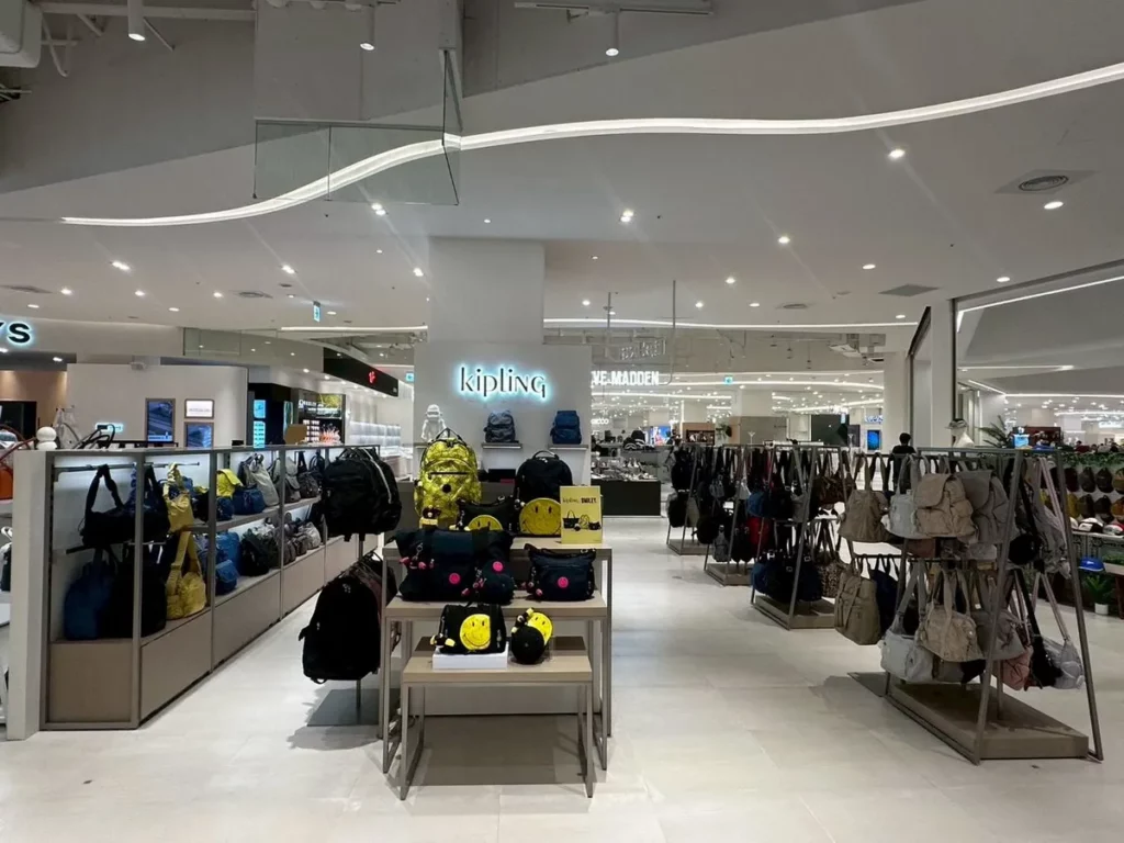 Kipling 全新形象店進駐台中新地標「漢神洲際」 4_10 盛大開幕！