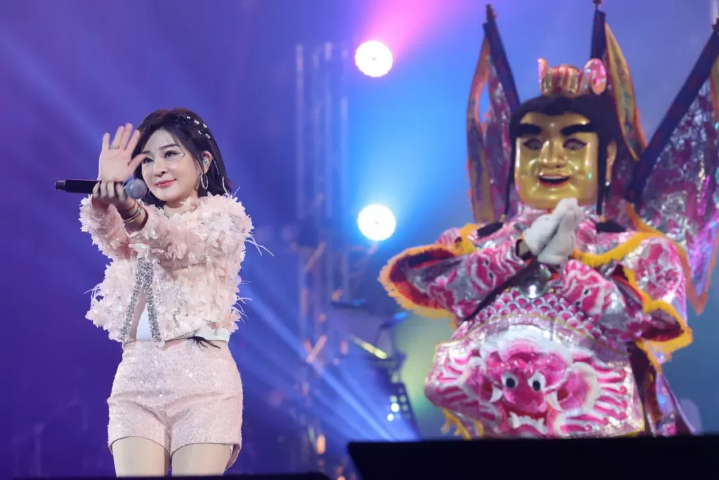 王彩樺劍湖山耐斯歌廳秀熱力演出