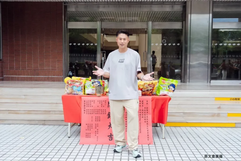量能文創負責人彭康育(小刀)特別現身力挺《晴空下的13度》開鏡，並表示希望持續為原住民族文化盡一份心力。(原文會提供)