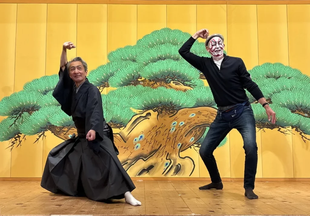 體驗活動：「隈取」與「見得」體驗。詳細了解傳統歌舞伎妝譜「隈取」的象徵意義，並在專業指導下，擺出經典的定格姿勢「見得」。圖像提供：松竹