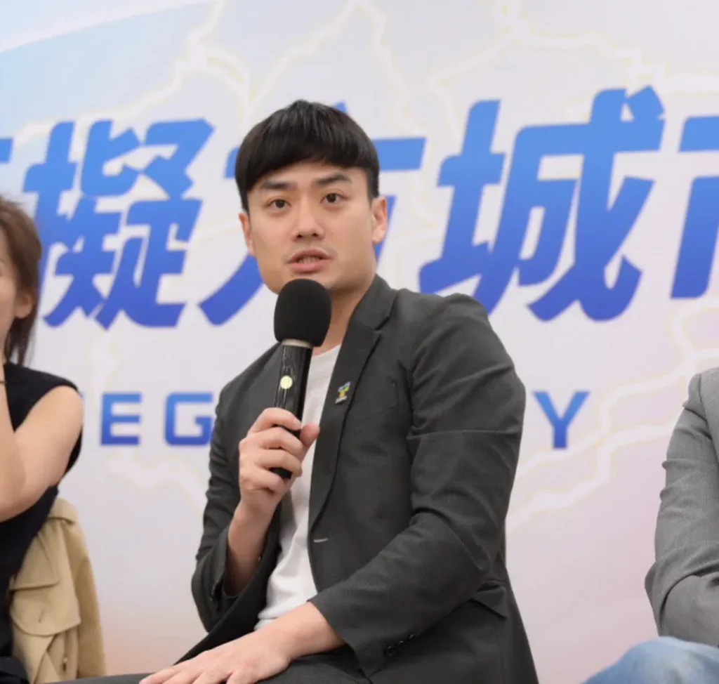 沈伯洋酸公務員週末加班搞政治攻防 殷瑋反嗆：是你週末先說人家沒做事 全世界只有你可以說話？
