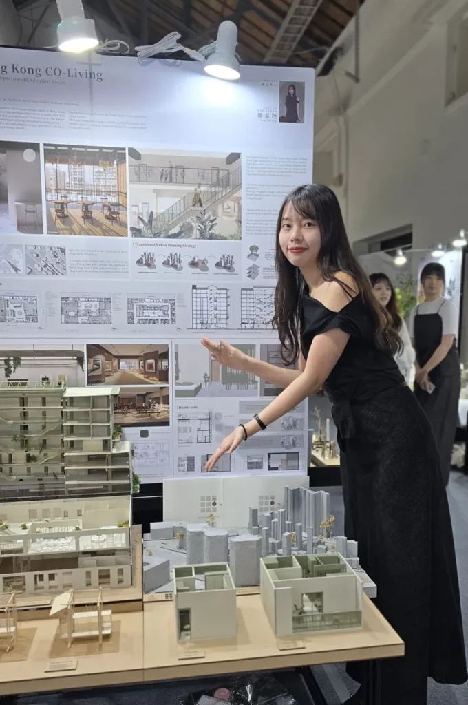 學生鄭采羚作品〈HONG KONG CO-LIVING〉以台灣視角展現香港關懷。(圖/陳惠玲攝影)
