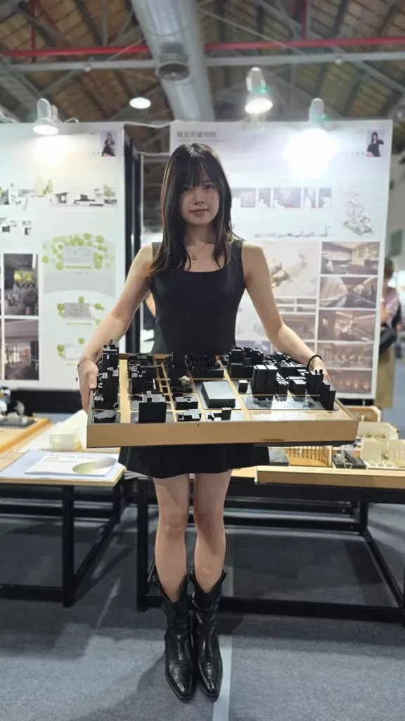 學生沈雅涵作品〈棲息於感知間〉以商業建築的室內設計,規劃出「六感體驗館」。(圖/陳惠玲攝影)