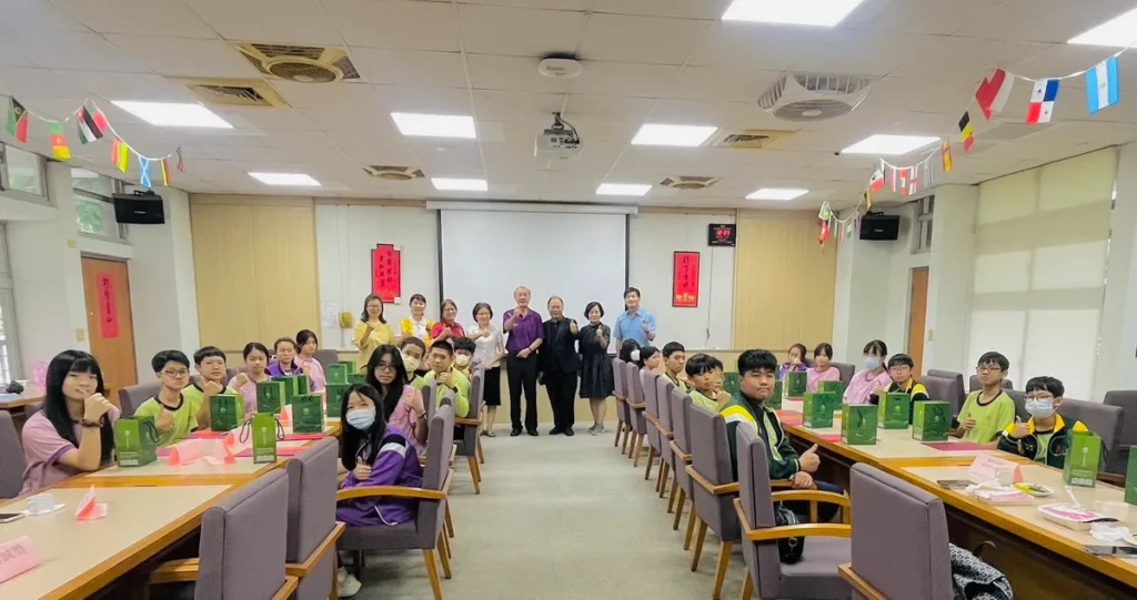 《三十而光｜目中有人計畫》，於2026年6月15日中午在普門中學舉行頒獎分享活動。