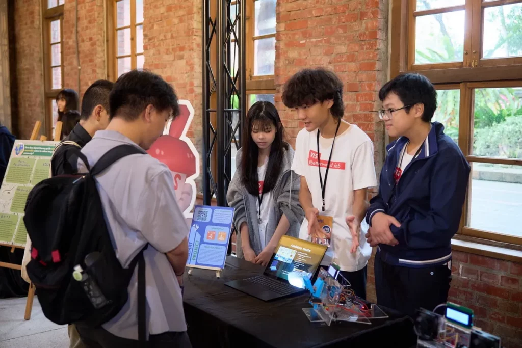 VIS 國際實驗教育PBL成果展,八年級學生探討永續性、無障礙設計與自動化科技之間的關聯,思考未來城市如何讓更多人受益