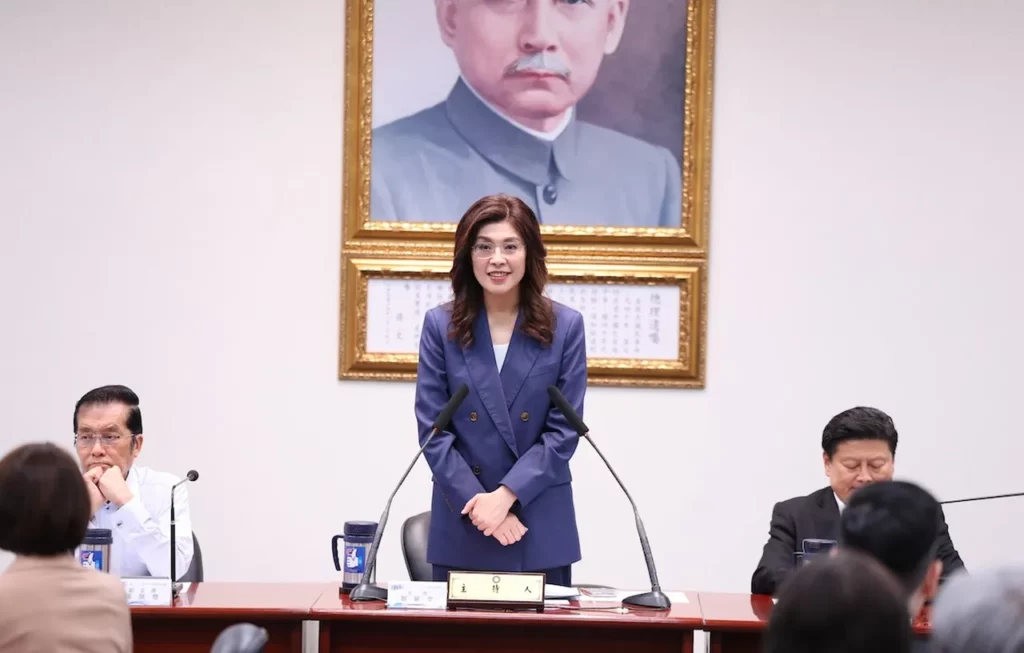 鄭麗文南下鳳山為柯志恩站台 訪美前夕強調：台灣不能成大國棋子 高雄翻轉則2028政黨輪替指日可待