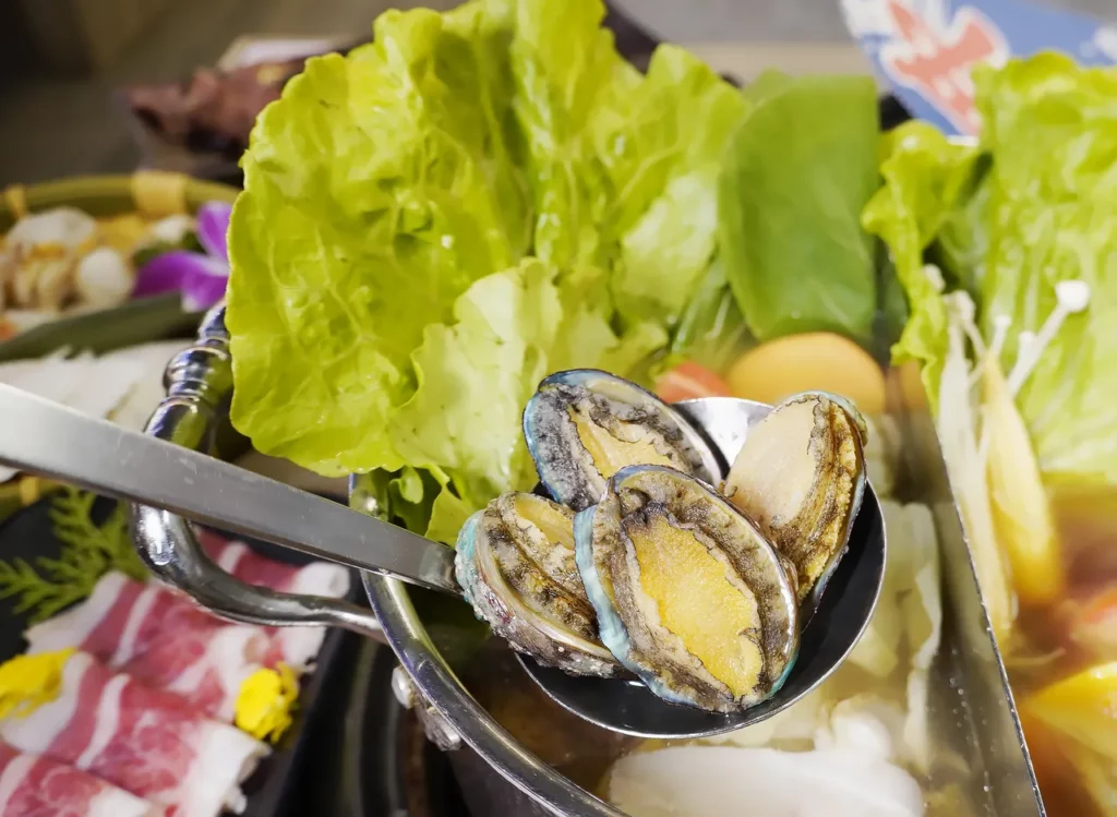 馬辣集團品牌-涮樂和牛鍋物，世足應援，「九孔鮑魚吃到飽」