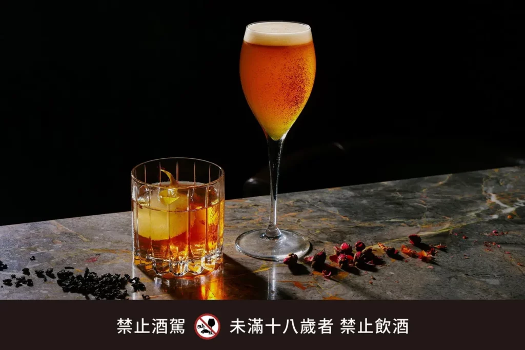 大廳酒吧-SociAbility-逸廊-以聲音頻率與情緒流動為靈感，推出兩款聯名限定調飲。圖為新板希爾頓酒店提供_