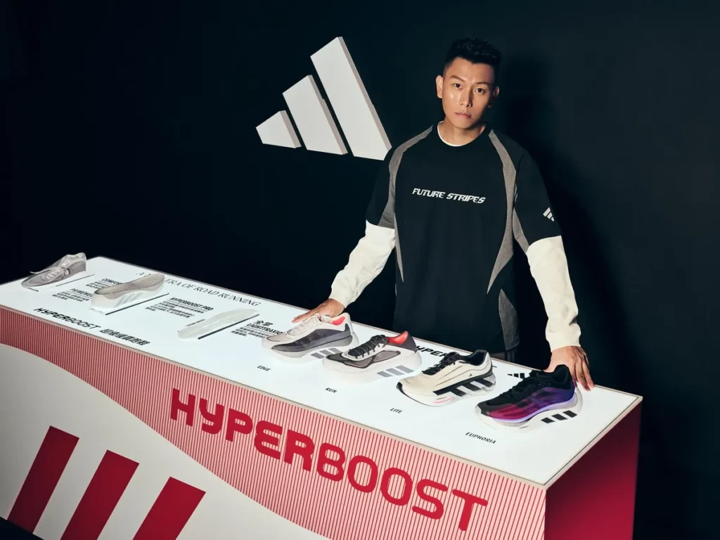 HYPERBOOST家族系列涵蓋EDGE、RUN、LITE及Originals所設計推出的EUPHORIA四款鞋型。