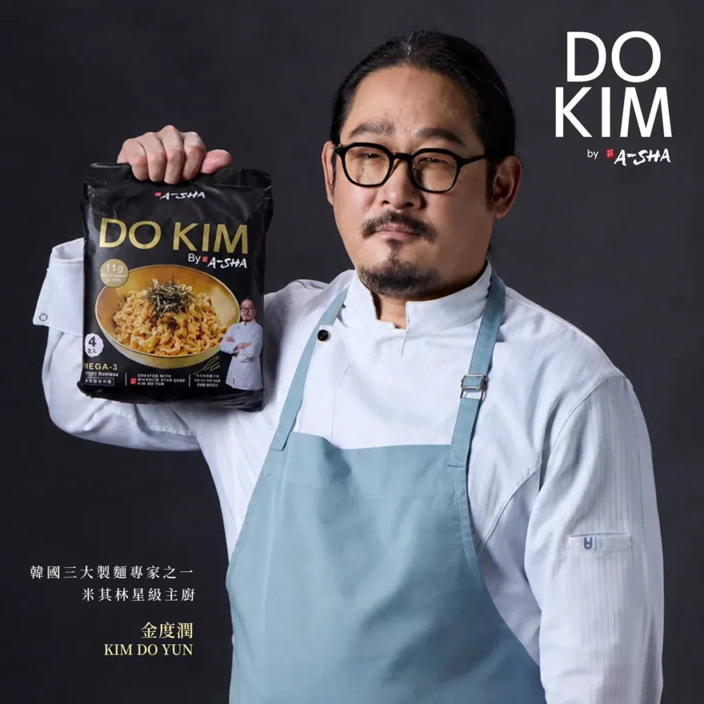 兩週賣破萬盒！金度潤米其林拌麵份量升級版登場 DO KIM袋裝版 8/1 momo 購物網獨家首賣