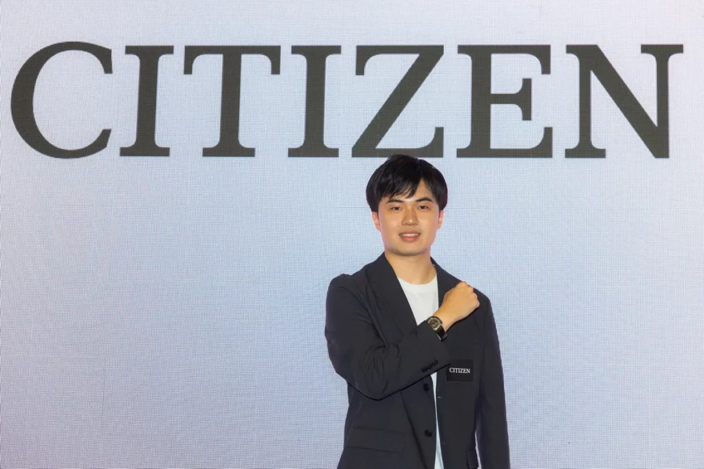 CITIZEN「PHOTON」限定款上市 致敬雙縫實驗看見光的動力 見證CITIZEN光動能50週年 林昀儒任品牌好友秀時尚帥勁
