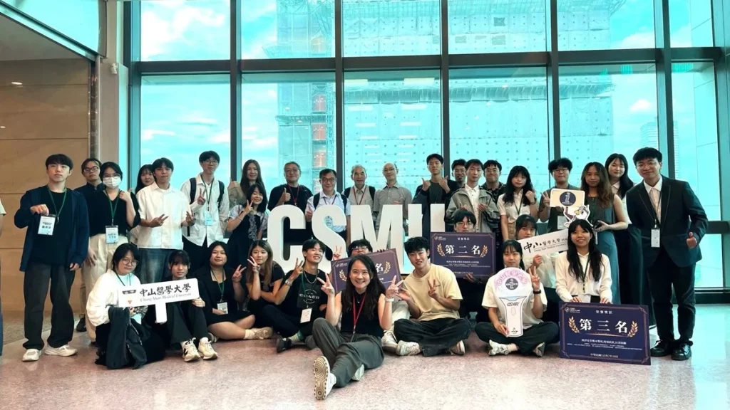 中山醫大首度舉辦「CSMU MedX Camp跨界醫材共創營」，集結中山醫大、中原大學及高雄科技大學等40位學生跨域組隊。（圖/中山醫大提供）