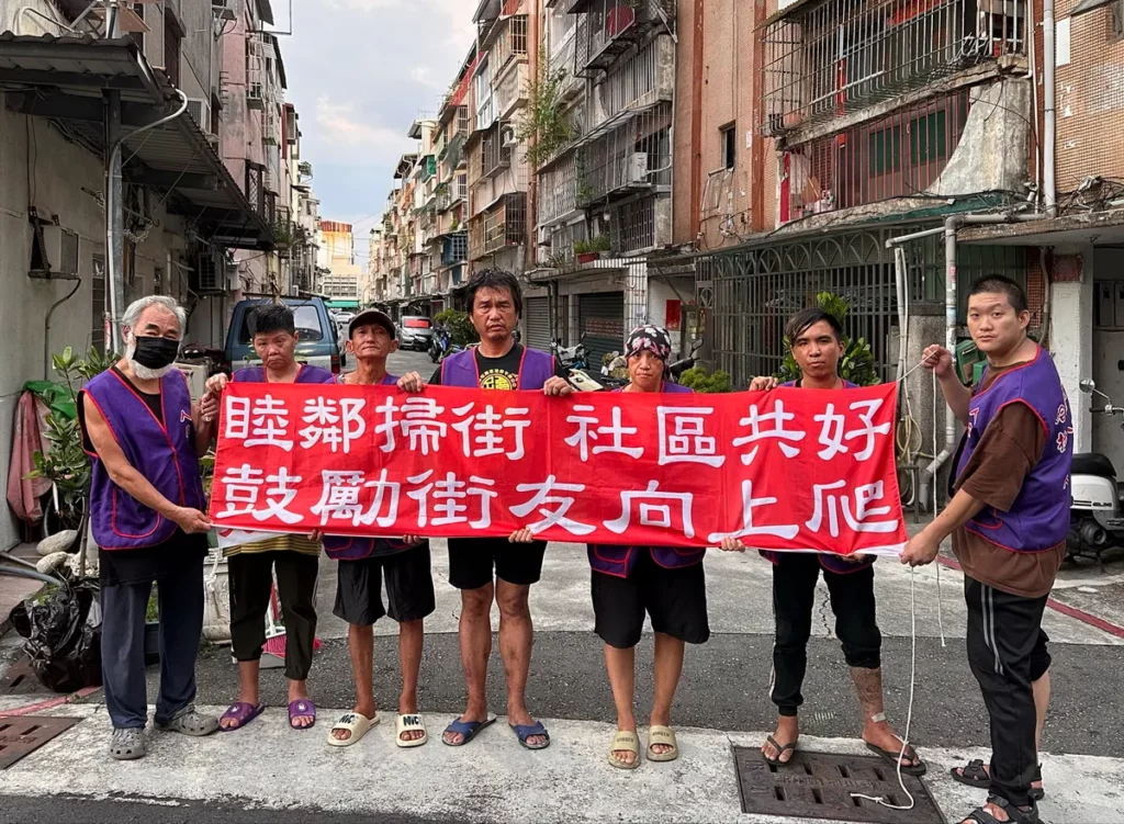 人安基金會引導寒士投入公共服務 清溝防颱重建自信心