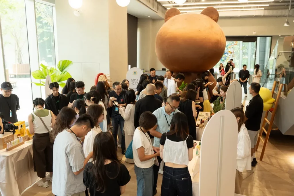 擊掌節活動現場攤位主打限量商品