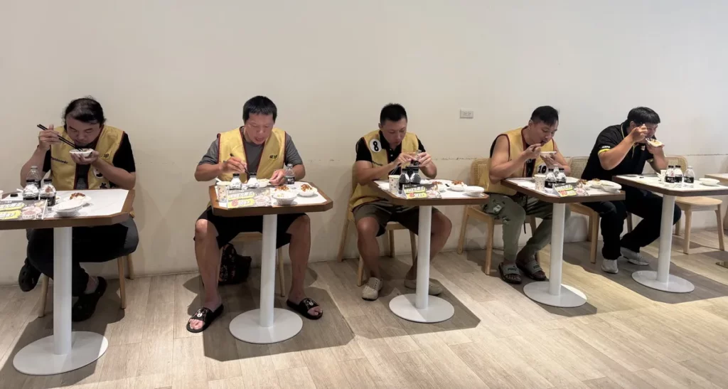 燦坤3C家電「第一屆燦坤盃大胃王挑戰賽」熱鬧登場，限時5分鐘挑戰近3公斤滷肉飯，極限 「食」力對決