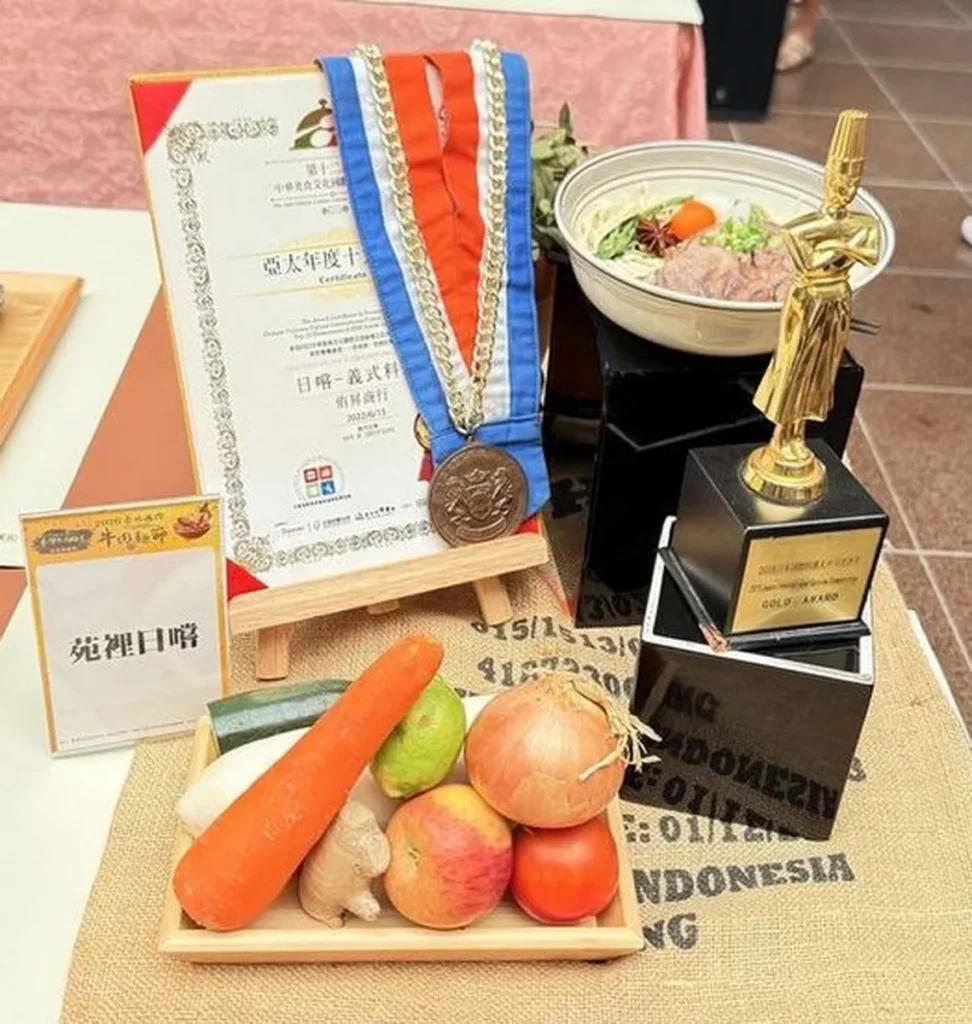 近60家店家各自展示自家最夯的鎮店之寶牛肉麵料理