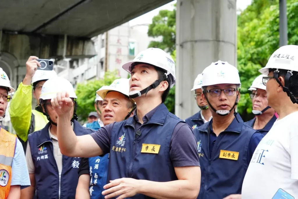 莊競程指蔣萬安開祕密會議還出去放話 蔣反擊揭真相：三分之二資料全塗黑 封存30年根本是規避監督