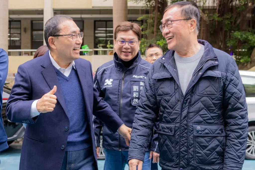侯友宜攜李四川同台力推交棒 嗆聲：口才好講得再動聽 聽聽就好 做事情的人才值得信賴