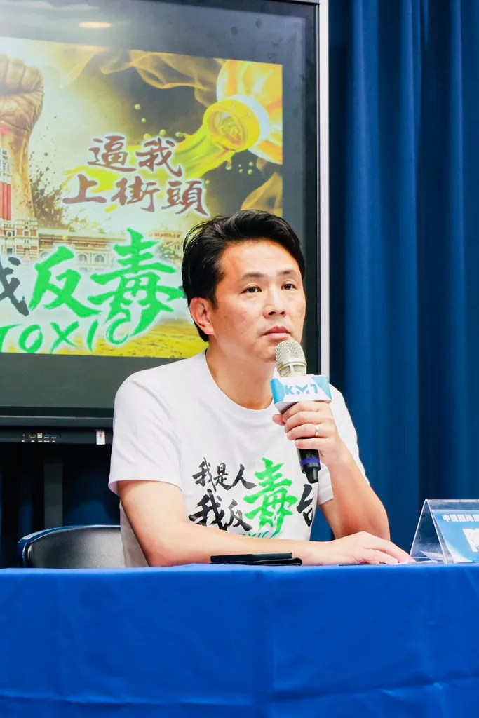 7/4食安會議紀錄解密 陳以信連環砲：許輔護航業者、姜至剛裁示20%蓋牌一月 賴清德才是最大食安破口