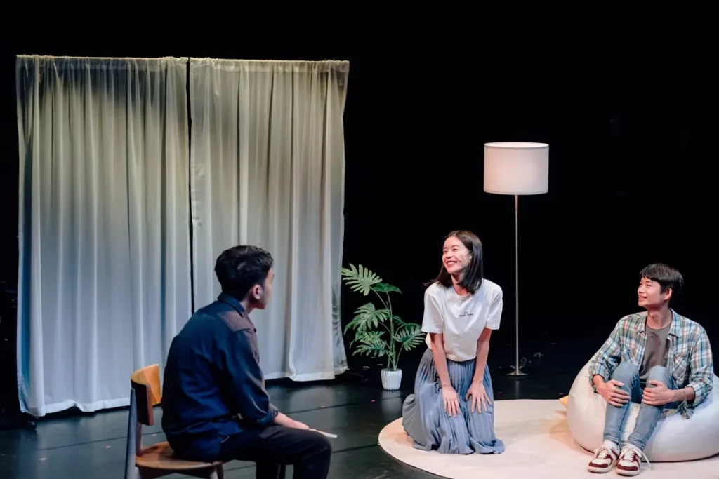 2026夏日放／FUN時光—新藝計畫 複象公場《聽見你的聲音》，透過演員三人的關係變化，描繪友誼與愛情之間曖昧難明的青春悸動。（©臺中國家歌劇院，攝影：陳建豪）