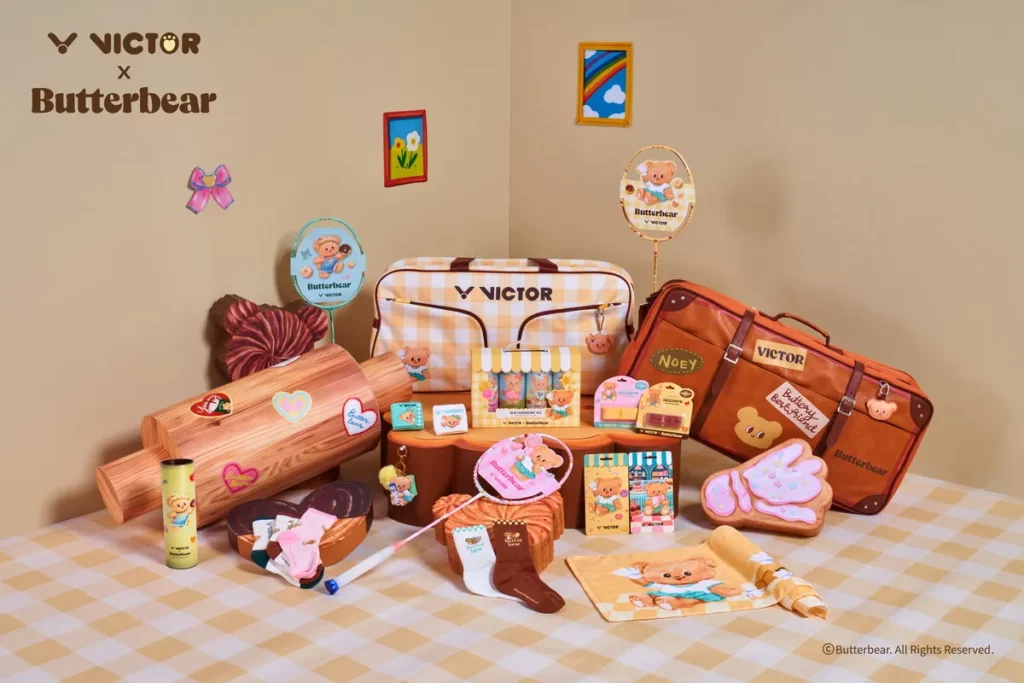 VICTOR與泰國超人氣IP Butterbear夢幻聯動 VICTOR x Butterbear聯名系列登場 打造溫暖系羽球裝備