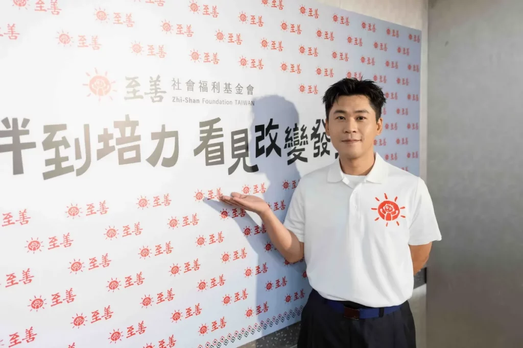 從受助到助人！黃迪揚擔任「至善基金會愛心大使」跟蝙蝠俠出任務！