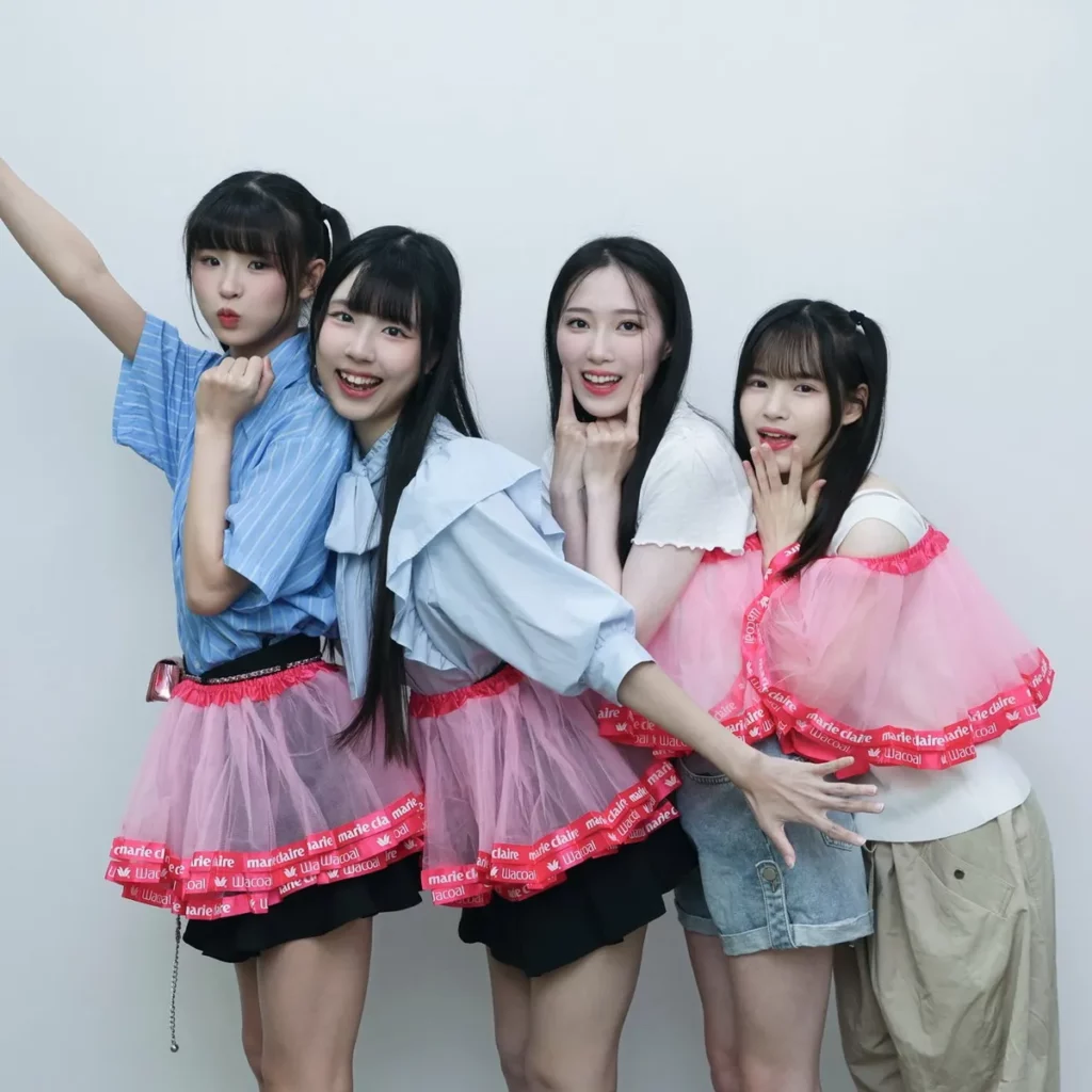 「Dolfan」號召TPE48 唐靜、陳嘉儀、陳巧儀、蔡喬茵換上粉紅澎裙