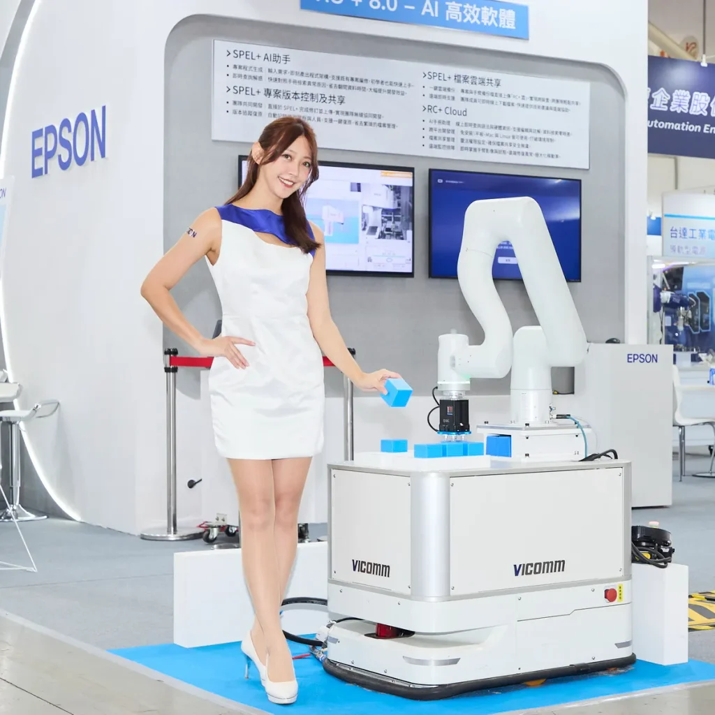Epson發表首款六軸協作型機械手臂AX6，展現安全、高效的人機協作應用。