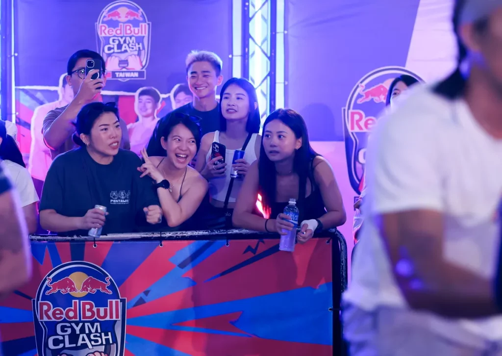 場邊親友熱情應援，為Red Bull Gym Clash參賽選手注入能量。